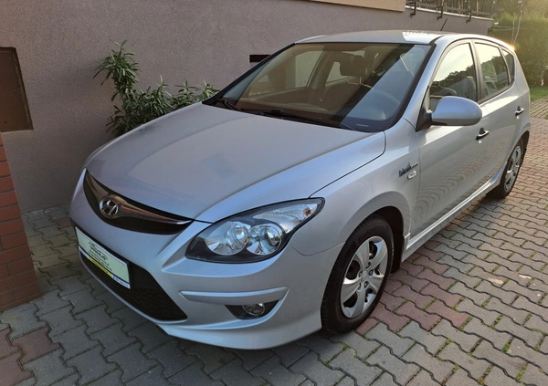 Hyundai I30 cena 19990 przebieg: 175311, rok produkcji 2011 z Chodzież małe 191